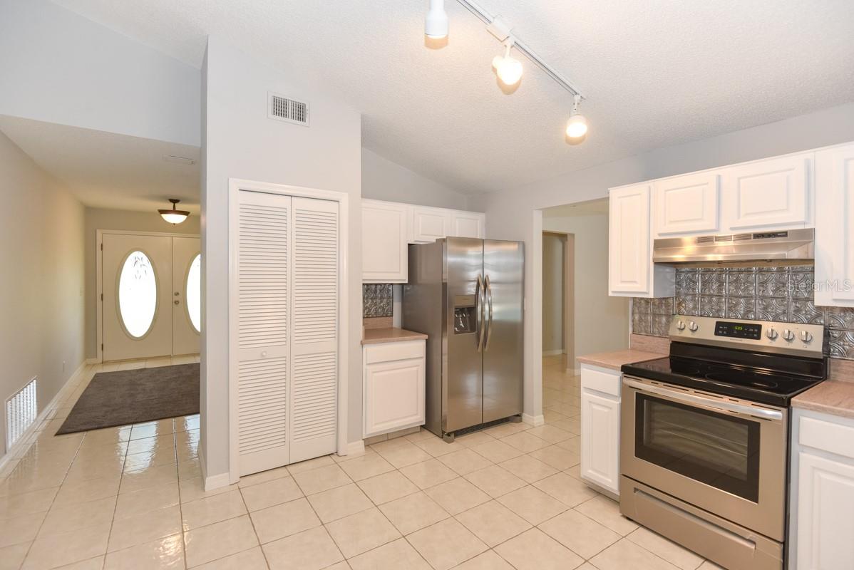 Image 4 of 47 For 24 Lake Vista Way
