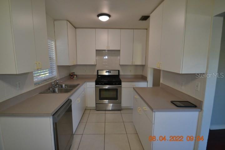 Image 10 of 40 For 2801 Sanders Drive