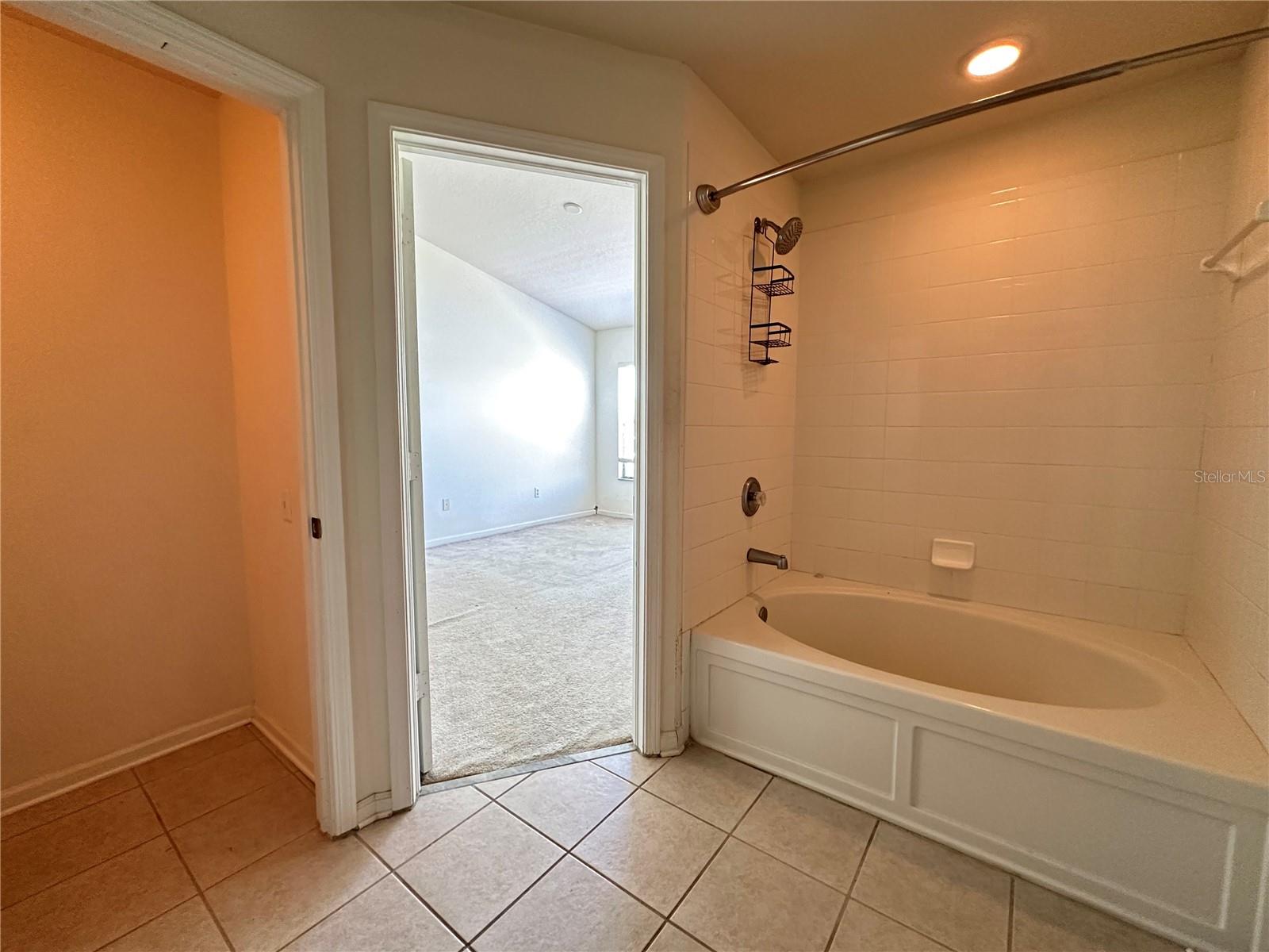 Listing photo id 16 for 4871 Pond Ridge Drive