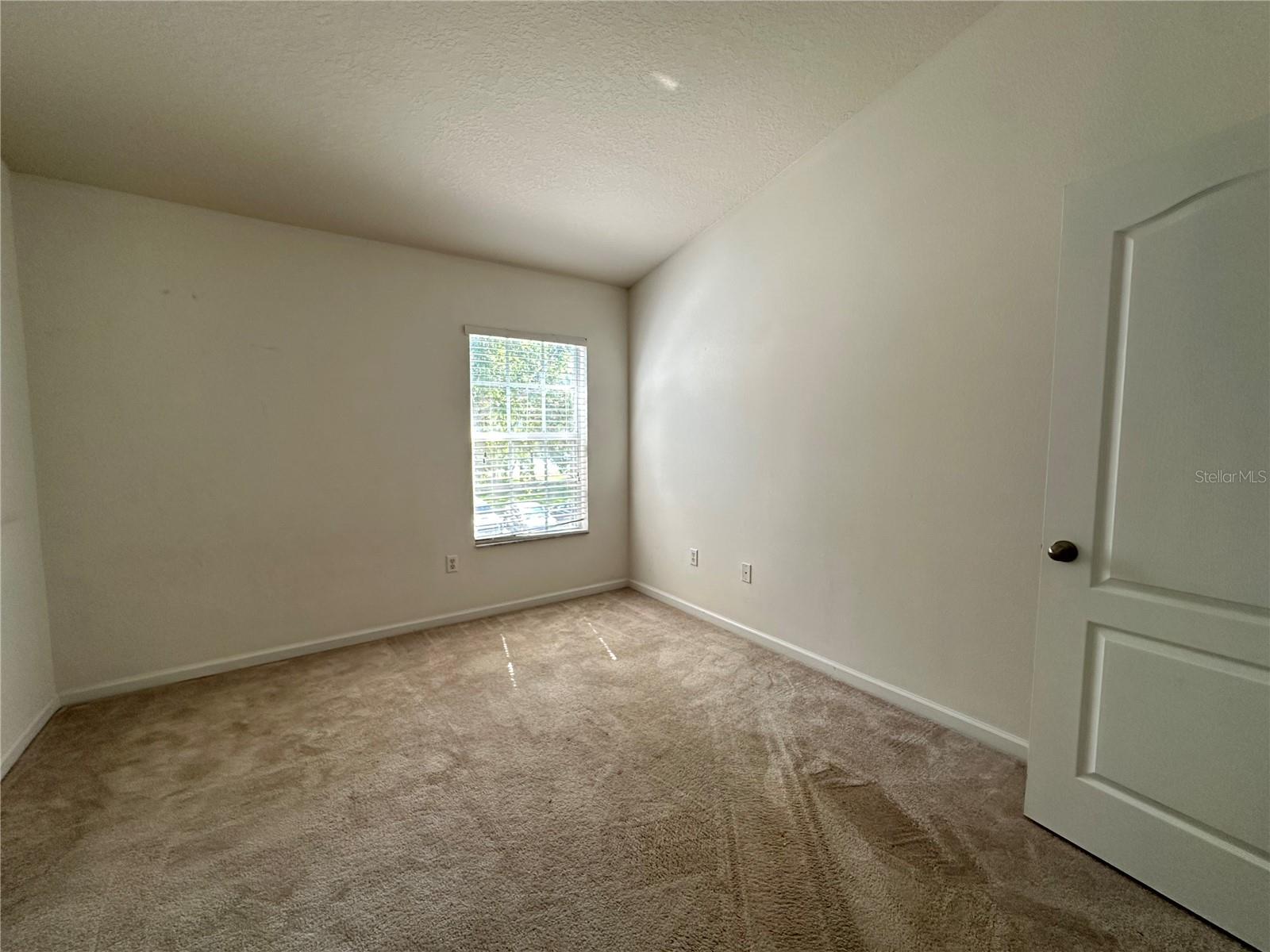 Listing photo id 18 for 4871 Pond Ridge Drive