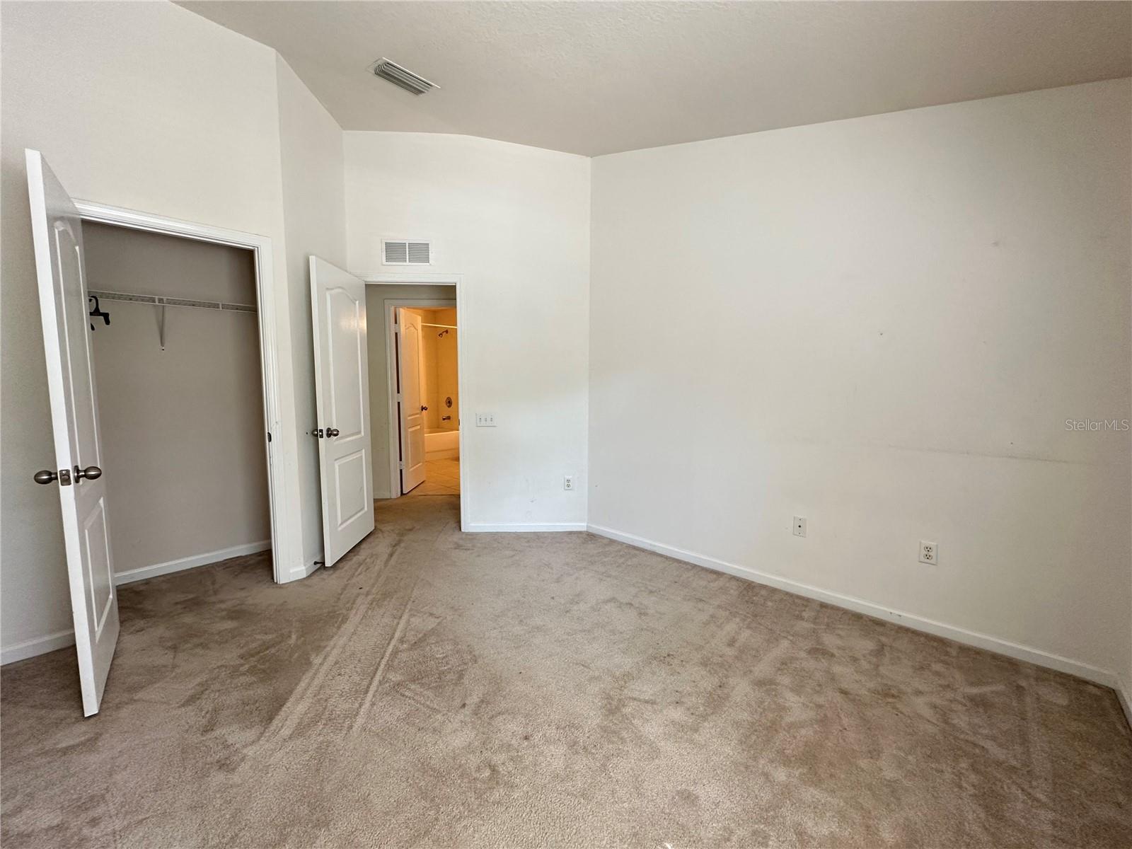 Listing photo id 20 for 4871 Pond Ridge Drive