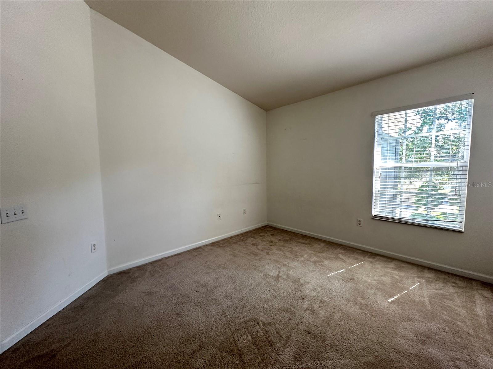Listing photo id 21 for 4871 Pond Ridge Drive