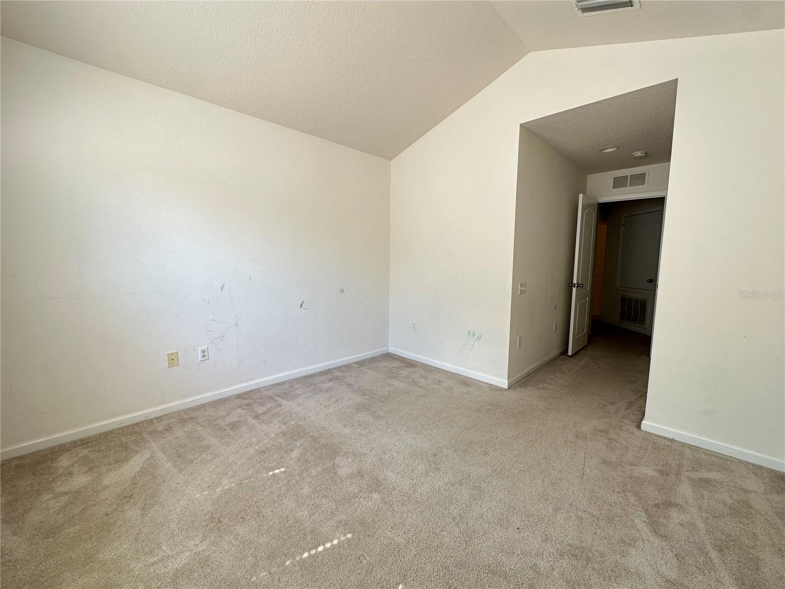 Listing photo id 24 for 4871 Pond Ridge Drive