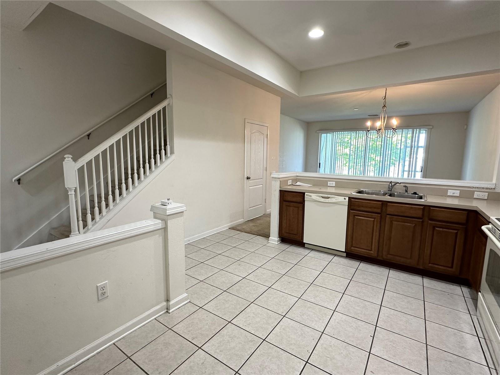 Listing photo id 5 for 4871 Pond Ridge Drive