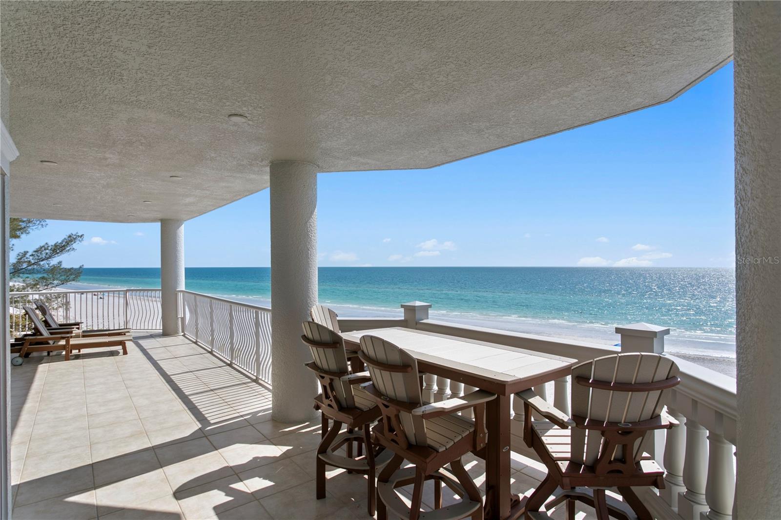 Image 13 of 90 For 19730 Gulf Boulevard 3