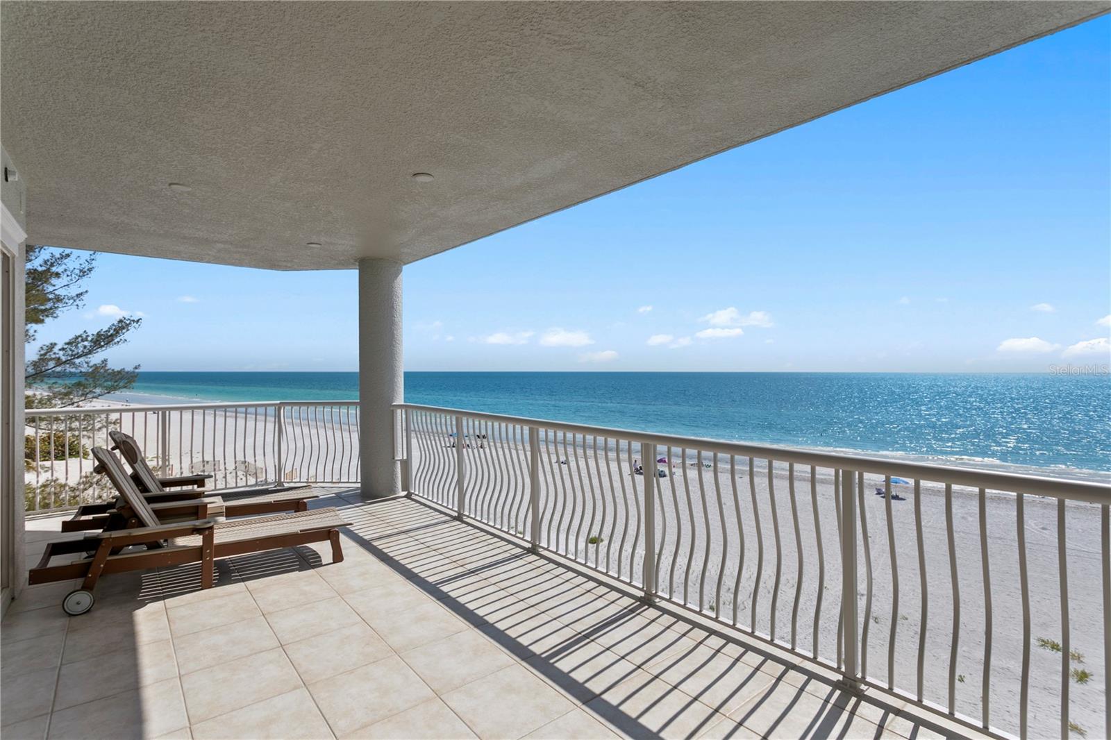 Image 14 of 90 For 19730 Gulf Boulevard 3