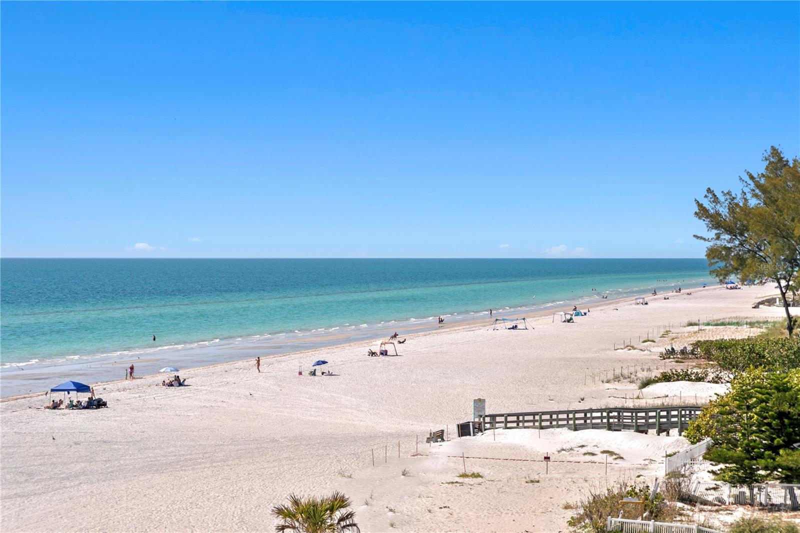 Image 16 of 90 For 19730 Gulf Boulevard 3