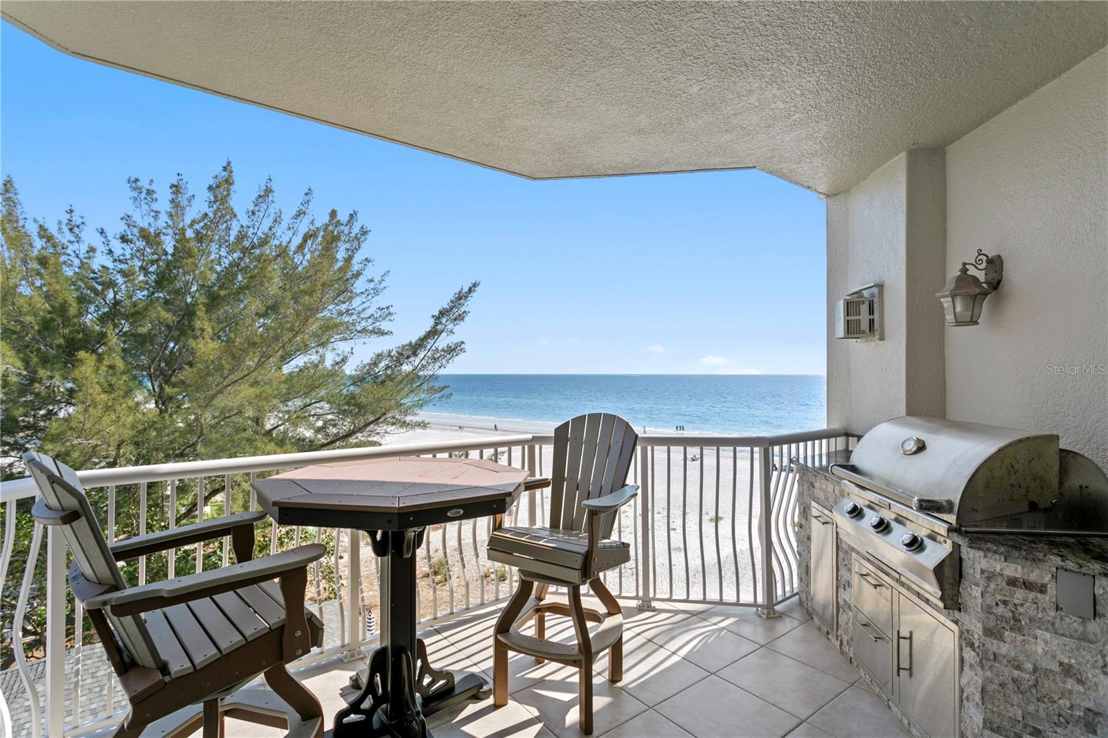 Image 25 of 90 For 19730 Gulf Boulevard 3