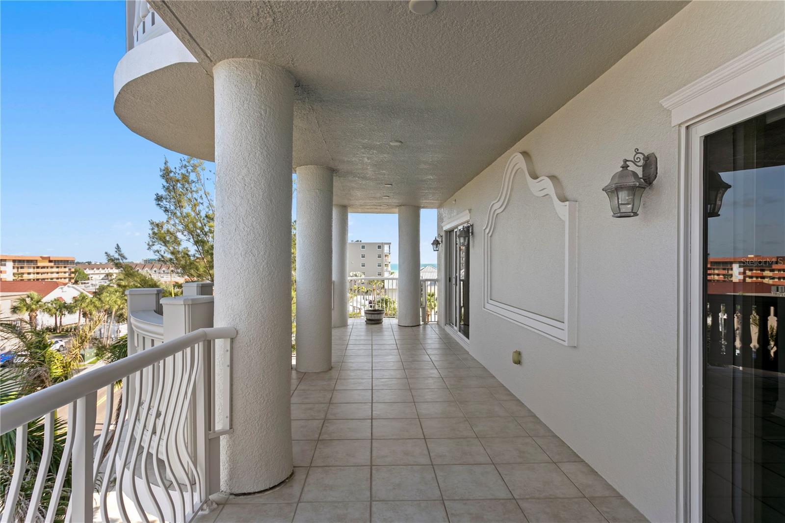 Image 68 of 90 For 19730 Gulf Boulevard 3