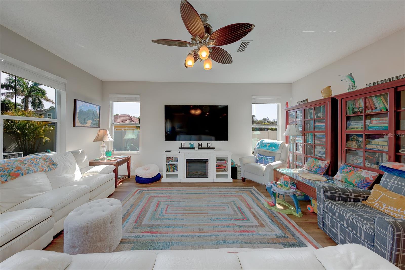 Listing photo id 10 for 7405 70th Avenue N