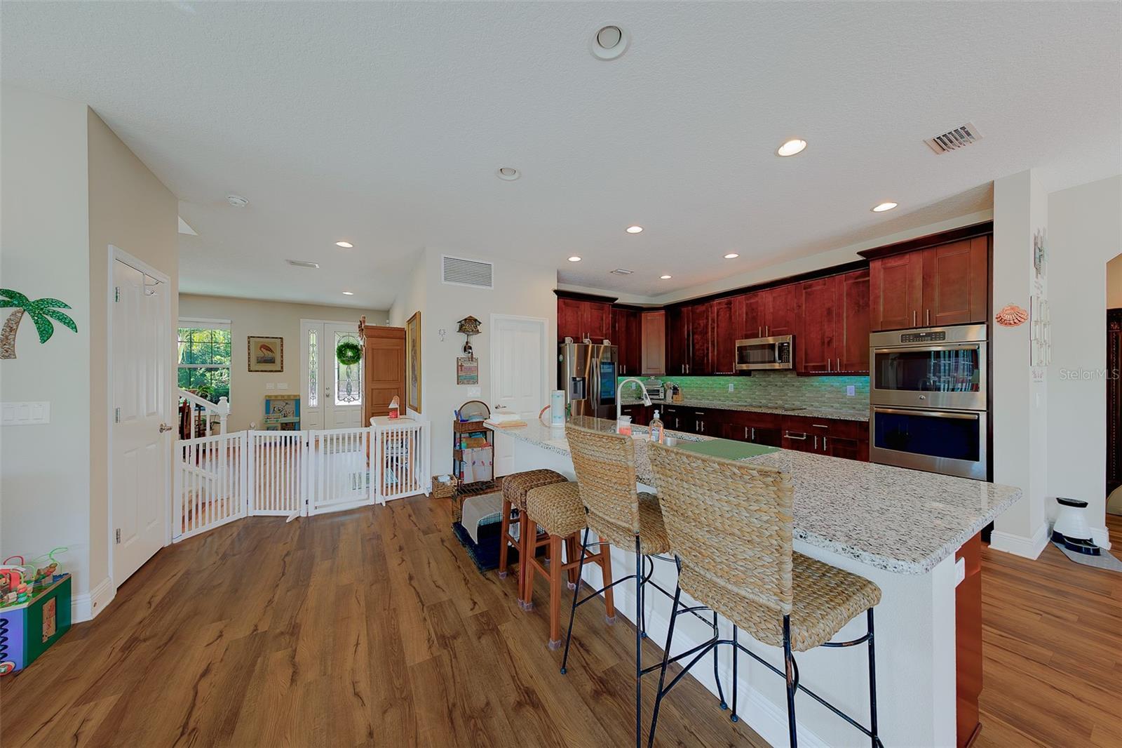 Listing photo id 15 for 7405 70th Avenue N