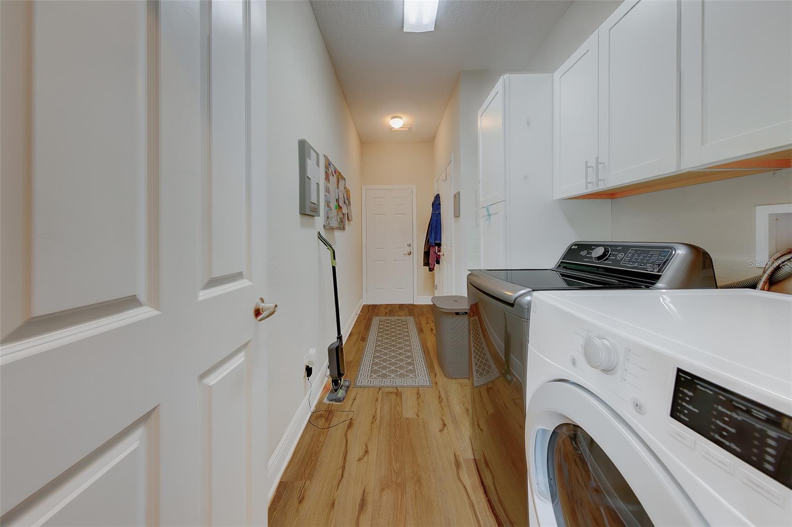 Listing photo id 18 for 7405 70th Avenue N
