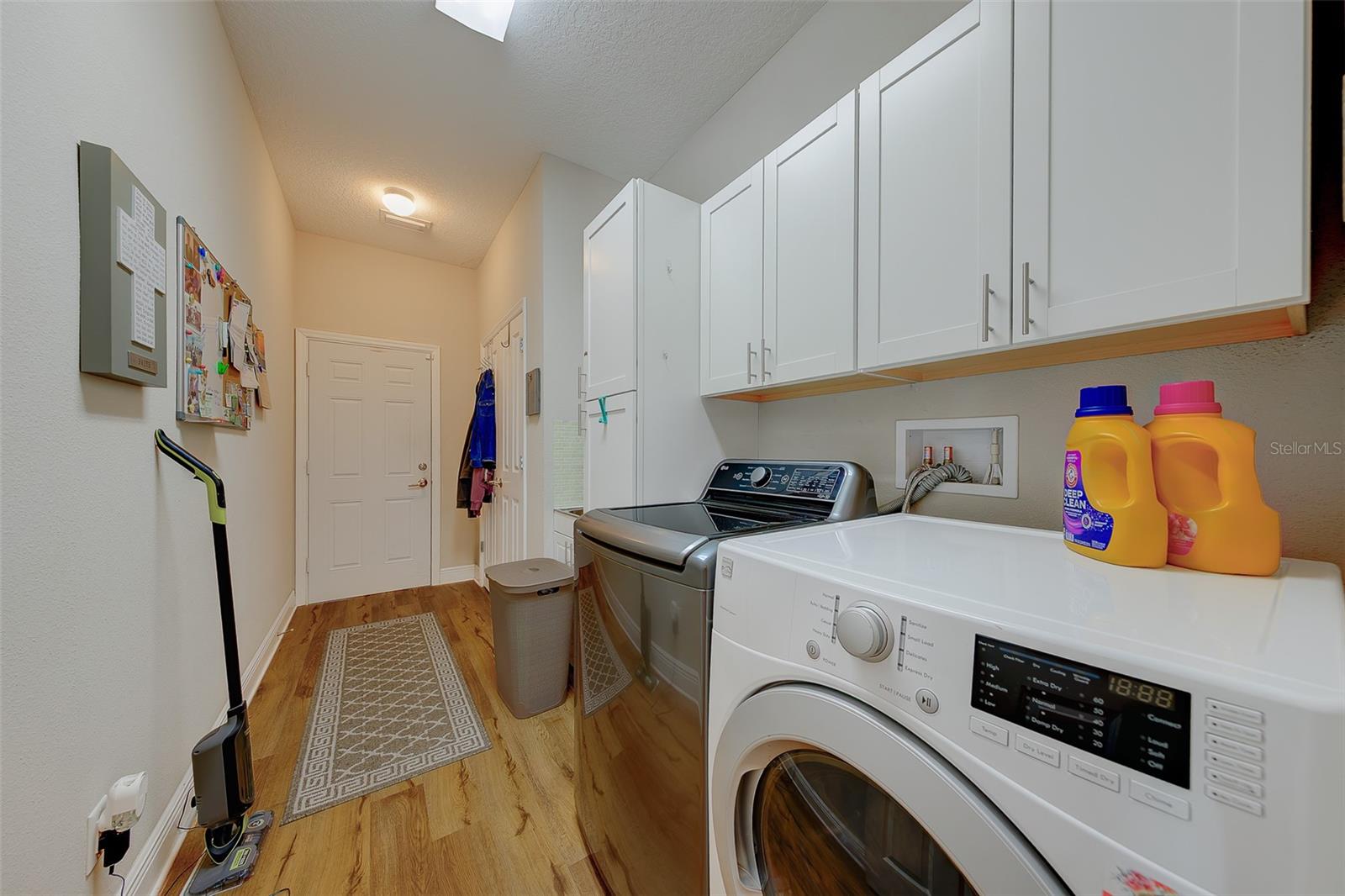 Listing photo id 19 for 7405 70th Avenue N