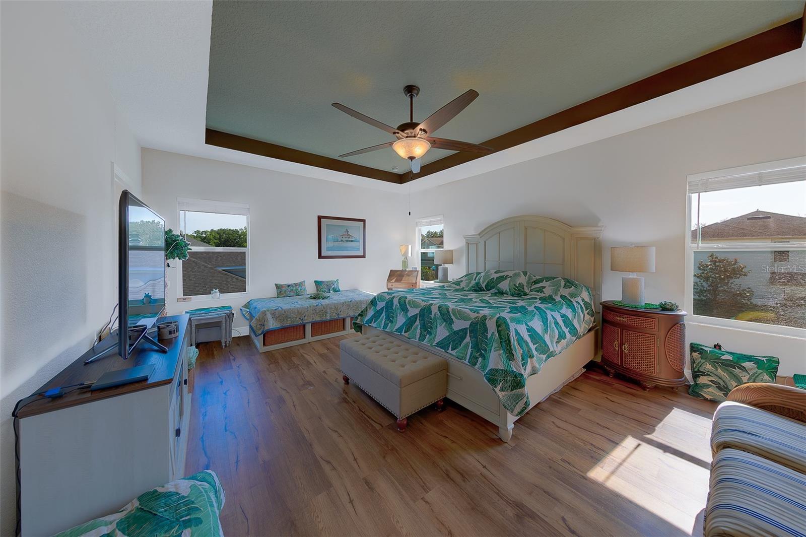 Listing photo id 24 for 7405 70th Avenue N