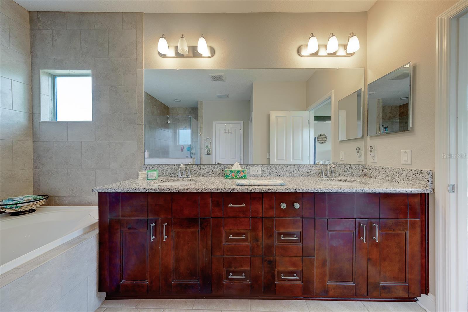 Listing photo id 28 for 7405 70th Avenue N