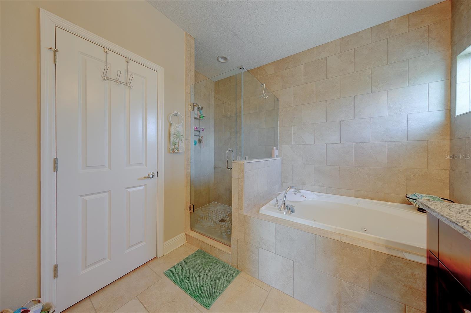 Listing photo id 29 for 7405 70th Avenue N