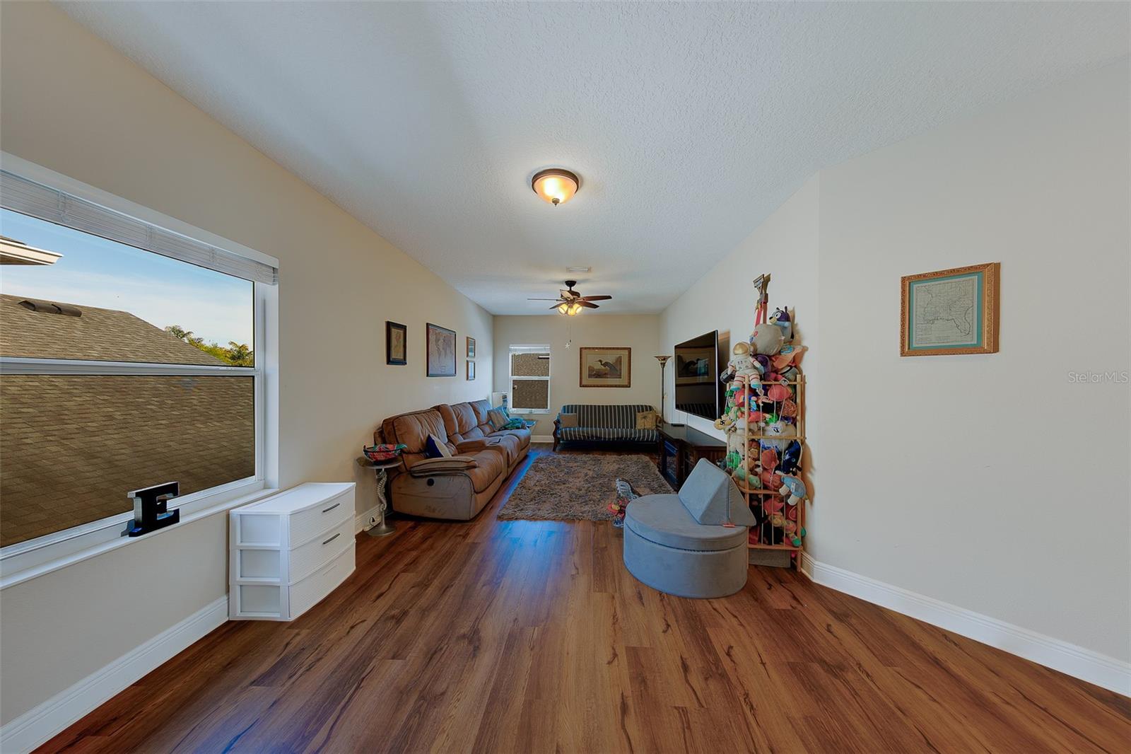 Listing photo id 36 for 7405 70th Avenue N