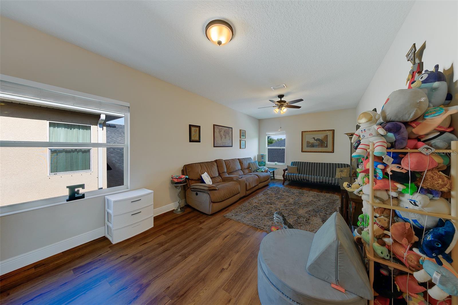 Listing photo id 38 for 7405 70th Avenue N