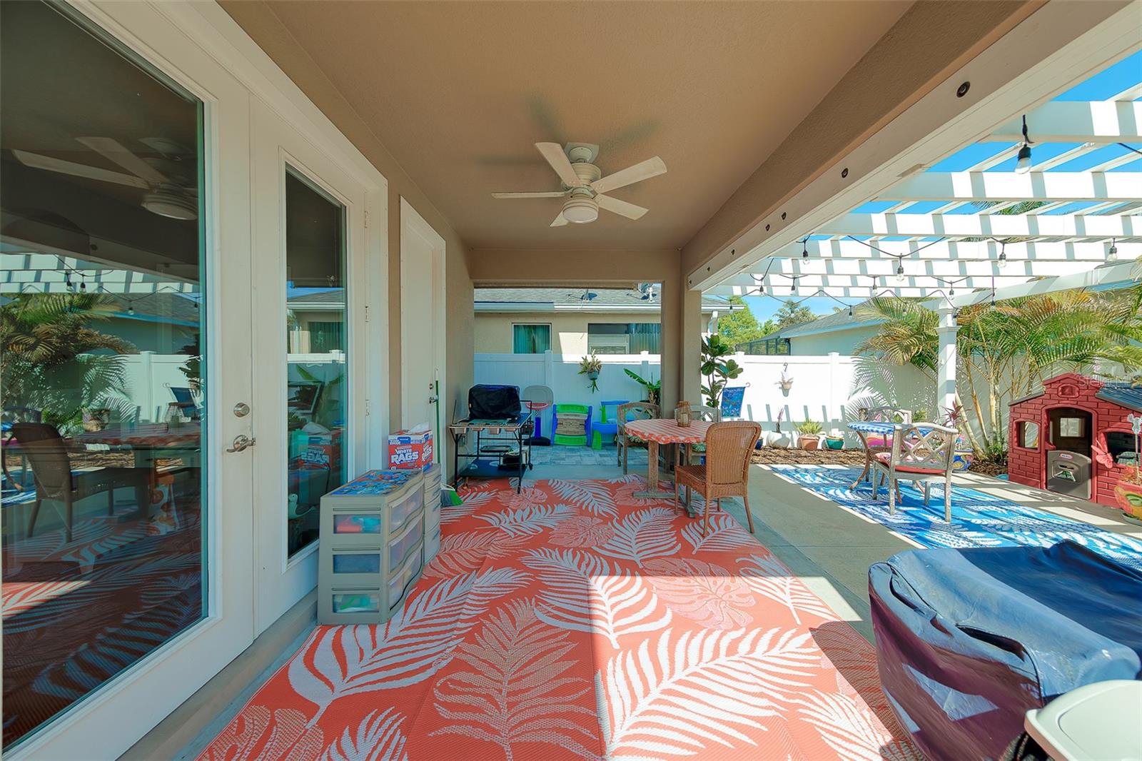 Listing photo id 46 for 7405 70th Avenue N