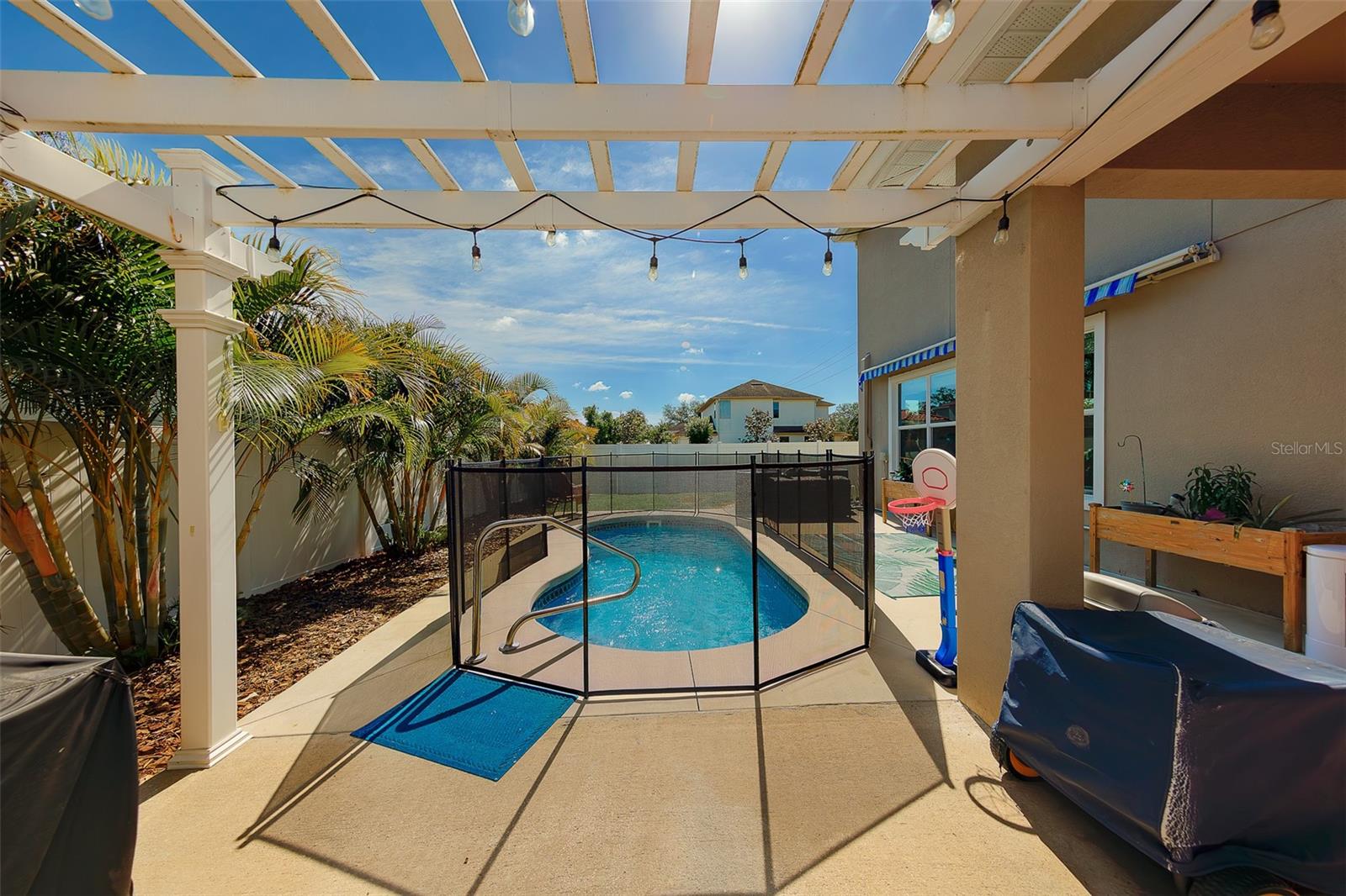 Listing photo id 50 for 7405 70th Avenue N