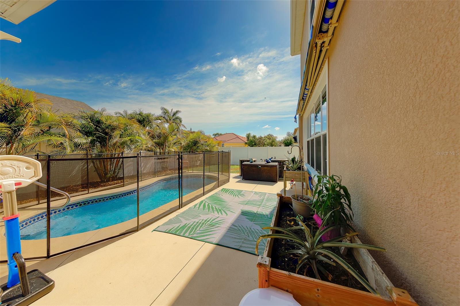 Listing photo id 51 for 7405 70th Avenue N