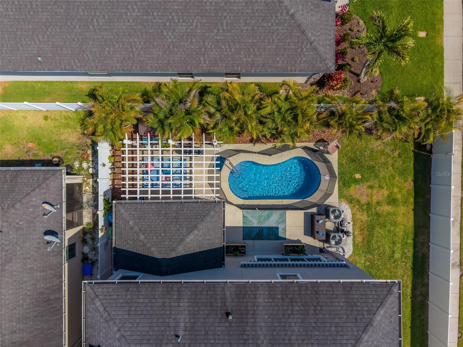 Listing photo id 55 for 7405 70th Avenue N