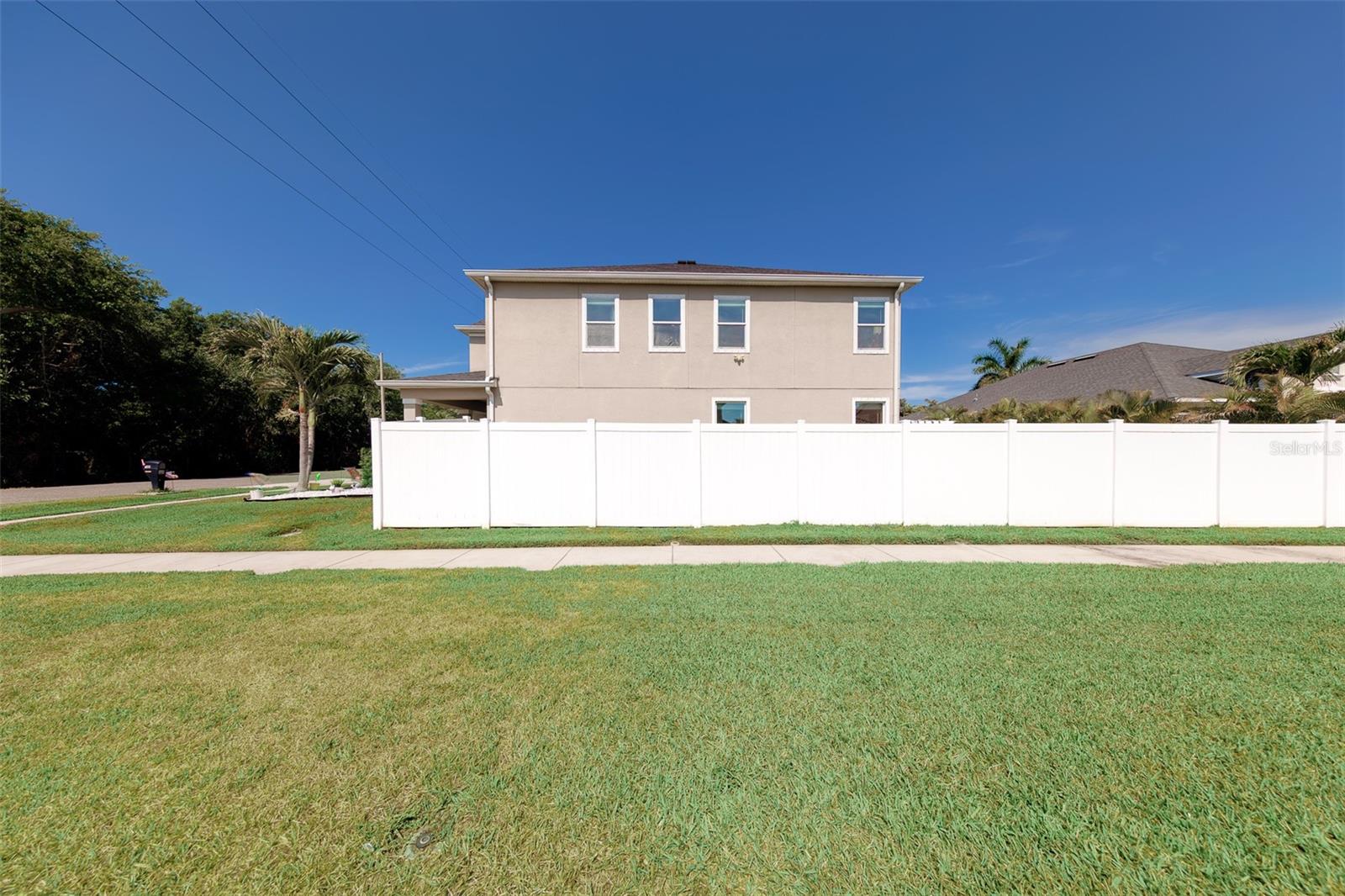 Listing photo id 57 for 7405 70th Avenue N