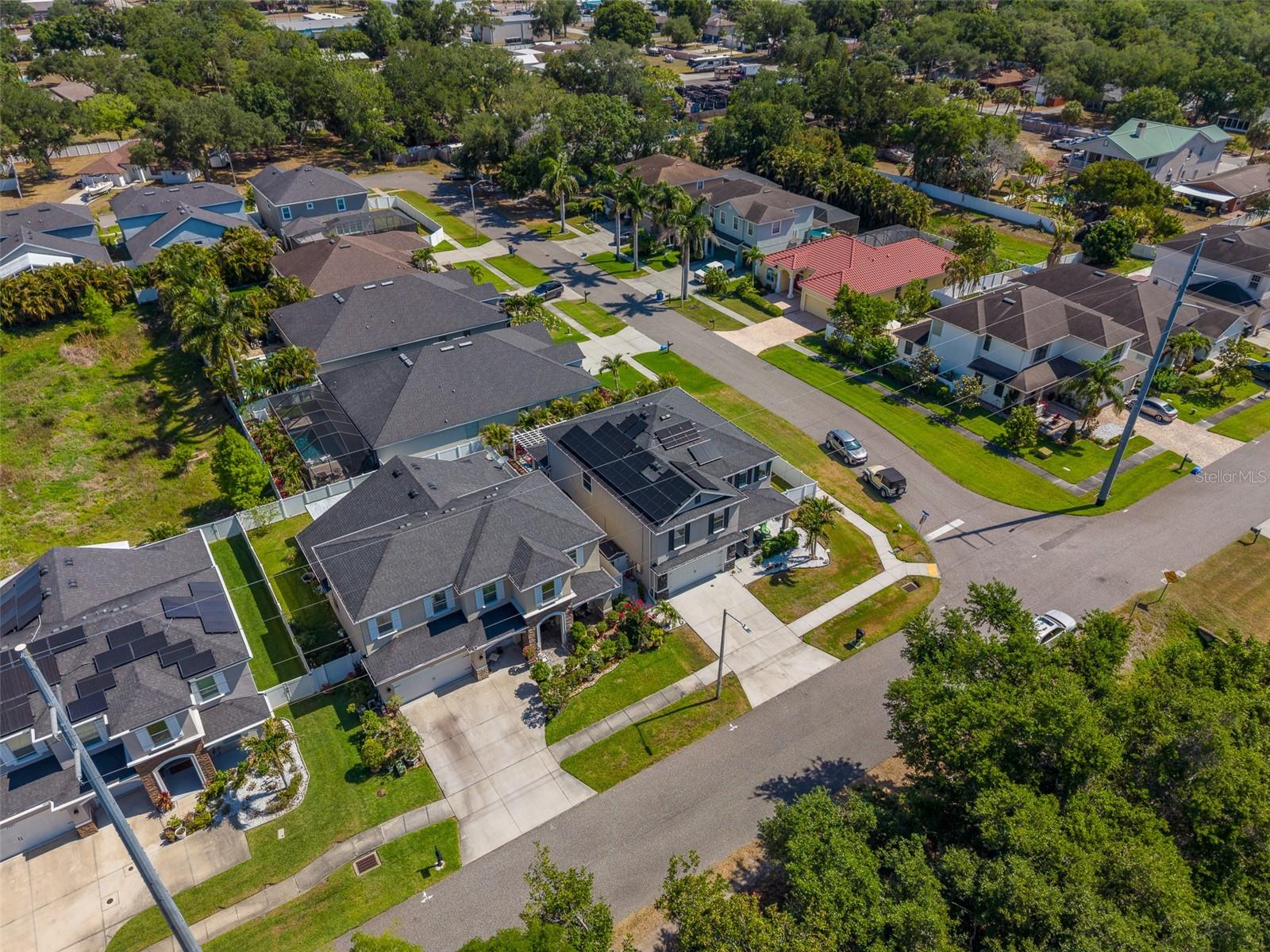 Listing photo id 64 for 7405 70th Avenue N