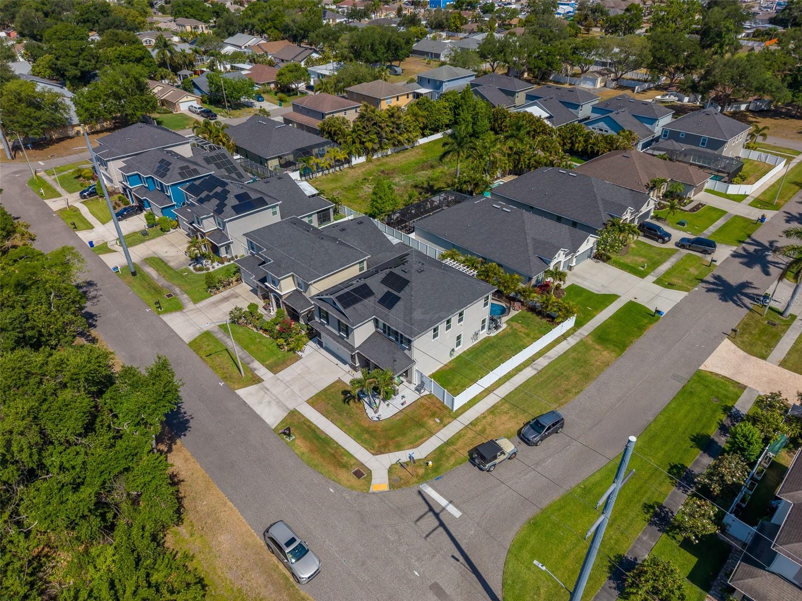 Listing photo id 67 for 7405 70th Avenue N