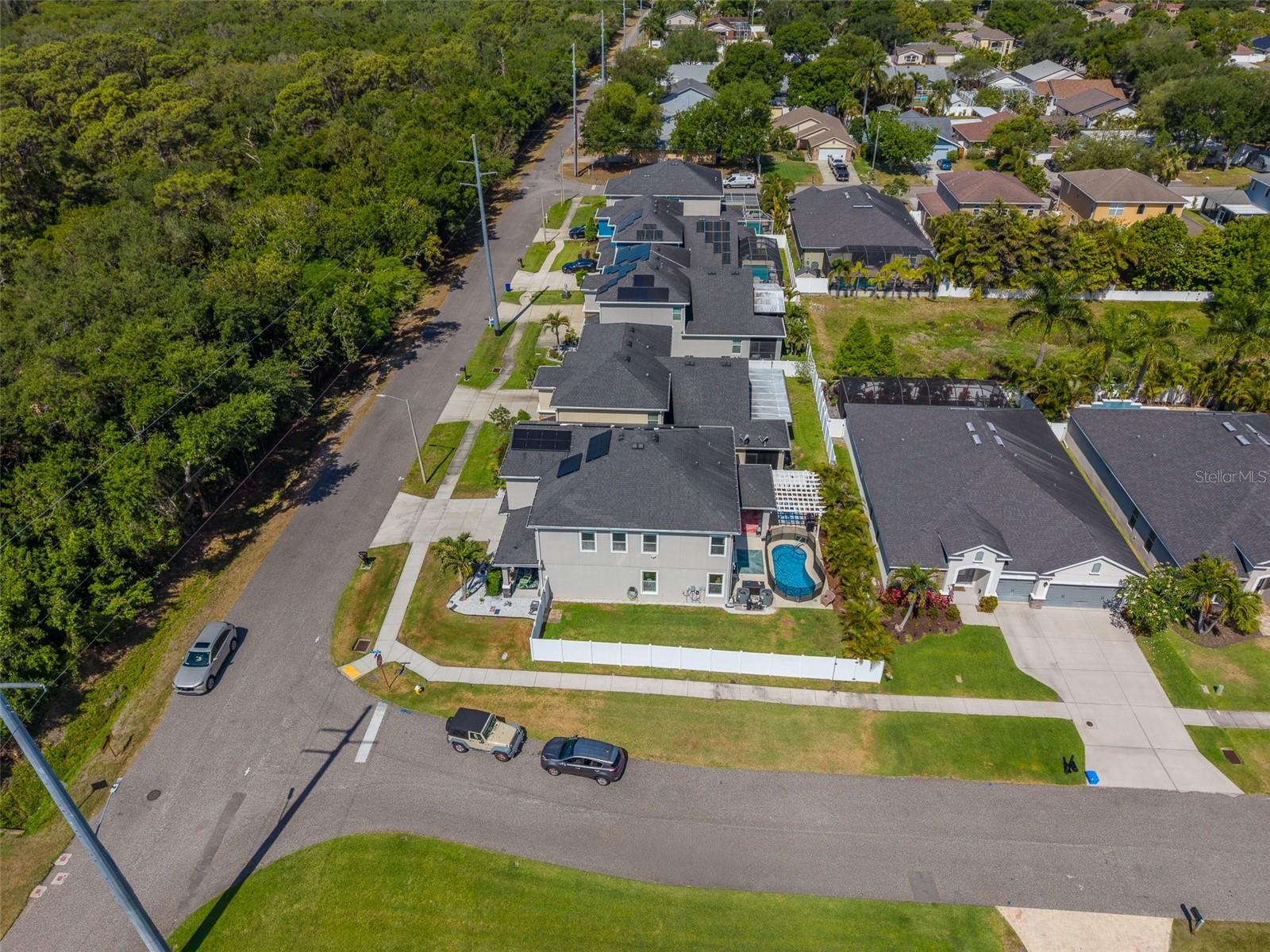 Listing photo id 68 for 7405 70th Avenue N