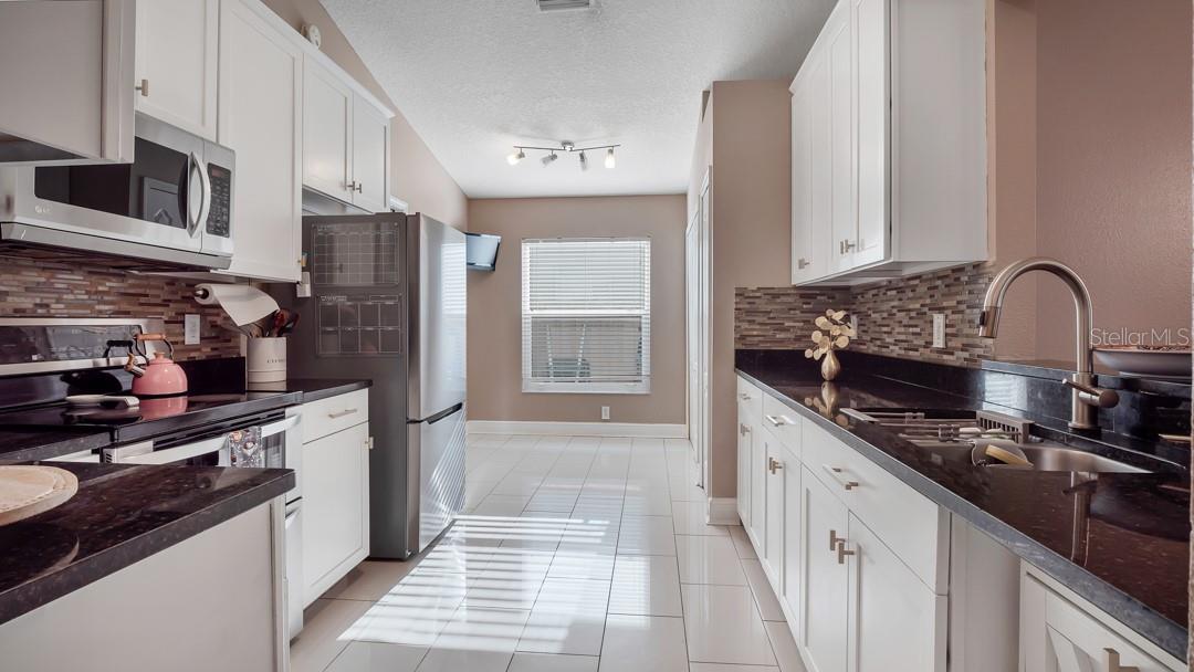 Listing photo id 3 for 10510 Egret Haven Lane