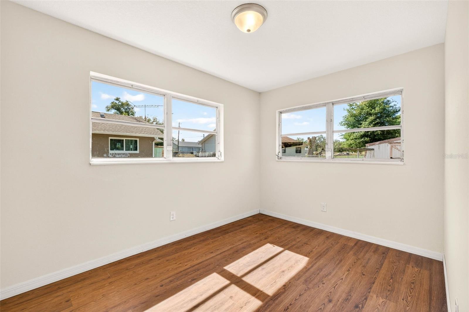 Image 18 of 37 For 34816 Evergreen Way