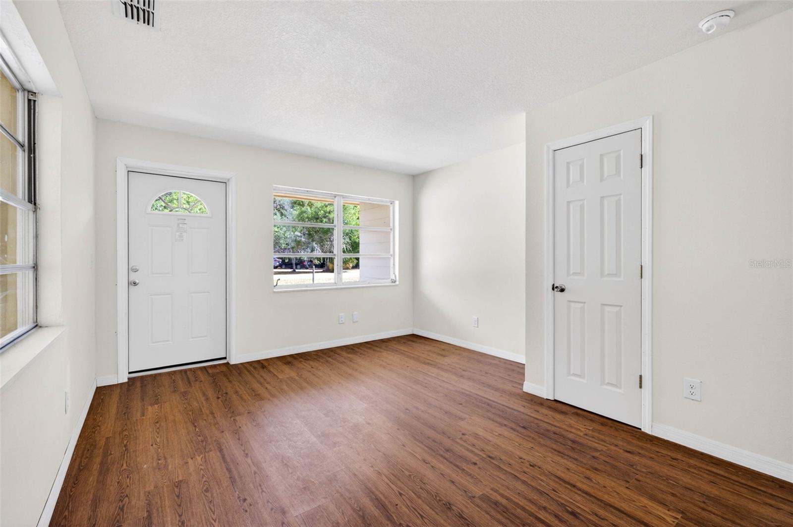 Image 6 of 37 For 34816 Evergreen Way