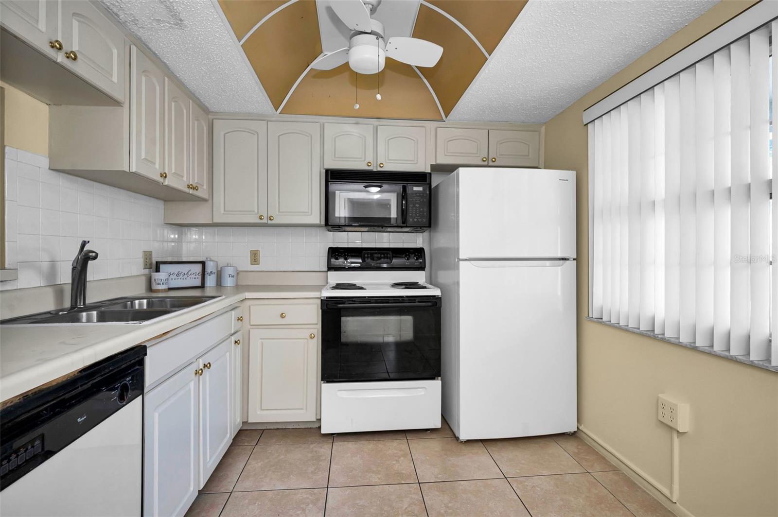 Image 10 of 43 For 936 Virginia Street 201