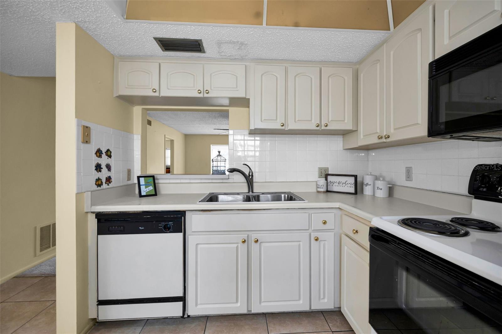 Image 11 of 43 For 936 Virginia Street 201