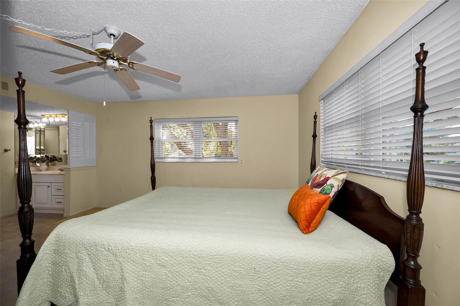 Image 15 of 43 For 936 Virginia Street 201