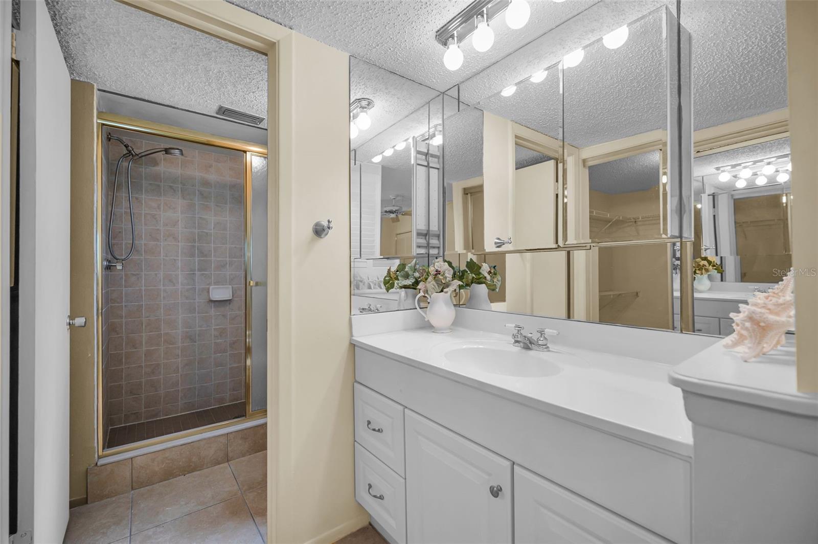 Image 16 of 43 For 936 Virginia Street 201