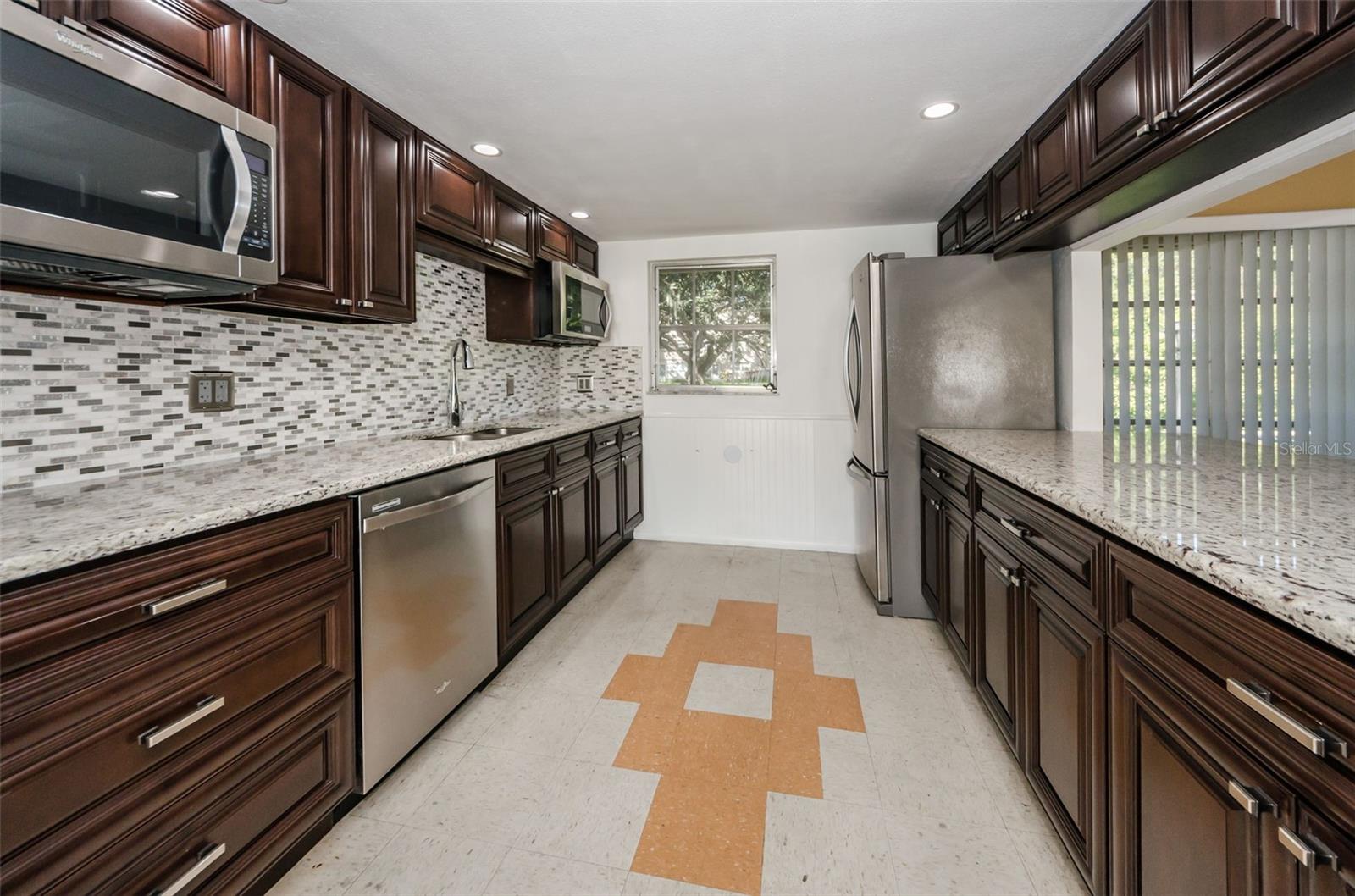 Image 33 of 43 For 936 Virginia Street 201