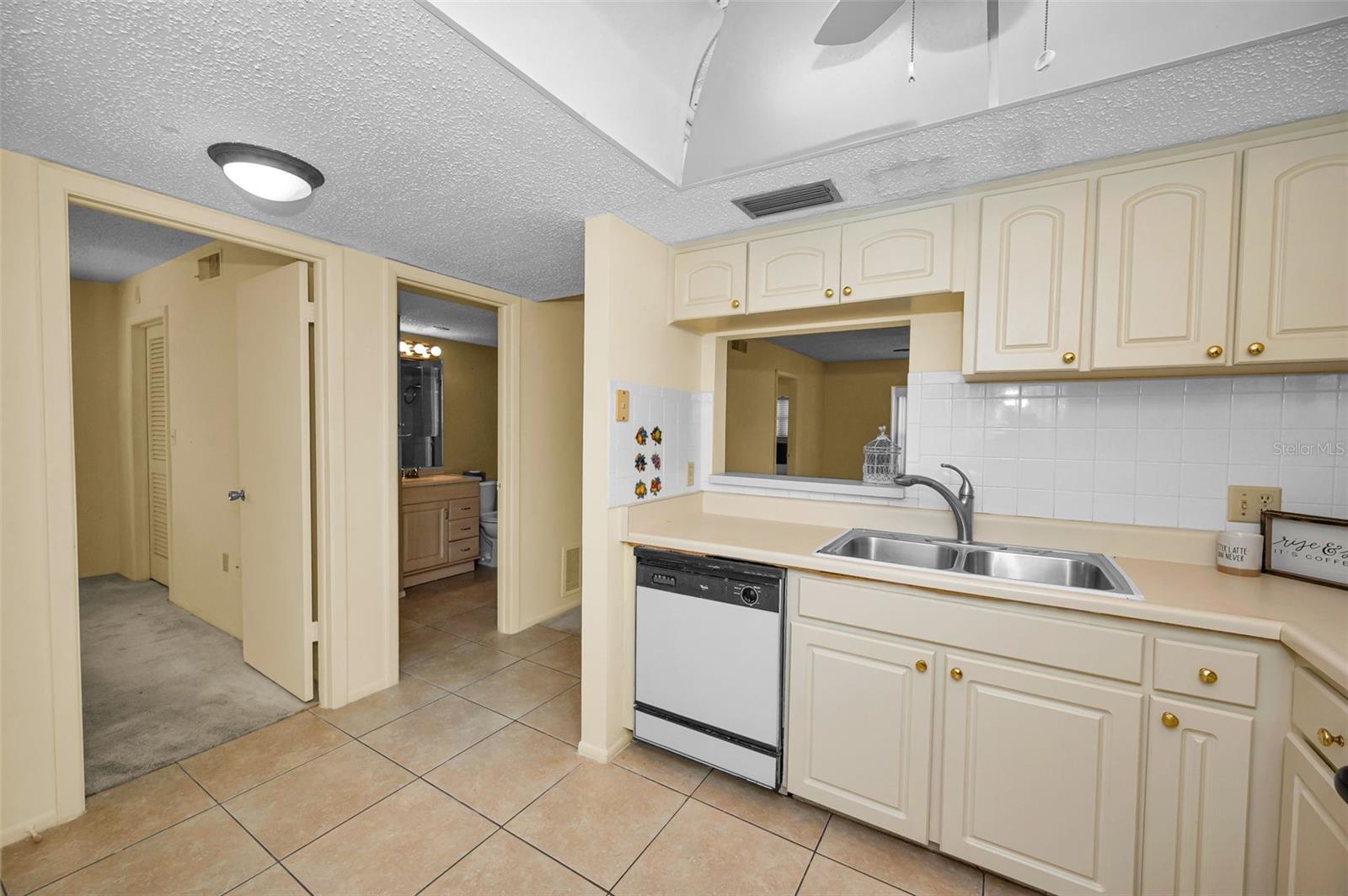 Image 41 of 43 For 936 Virginia Street 201