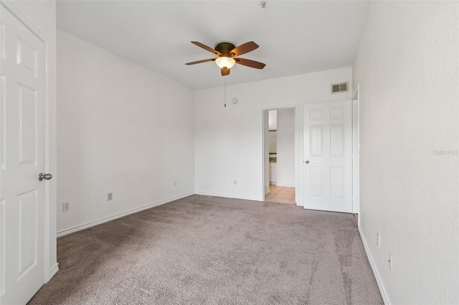 Image 13 of 36 For 4304 Bayside Village Drive 204