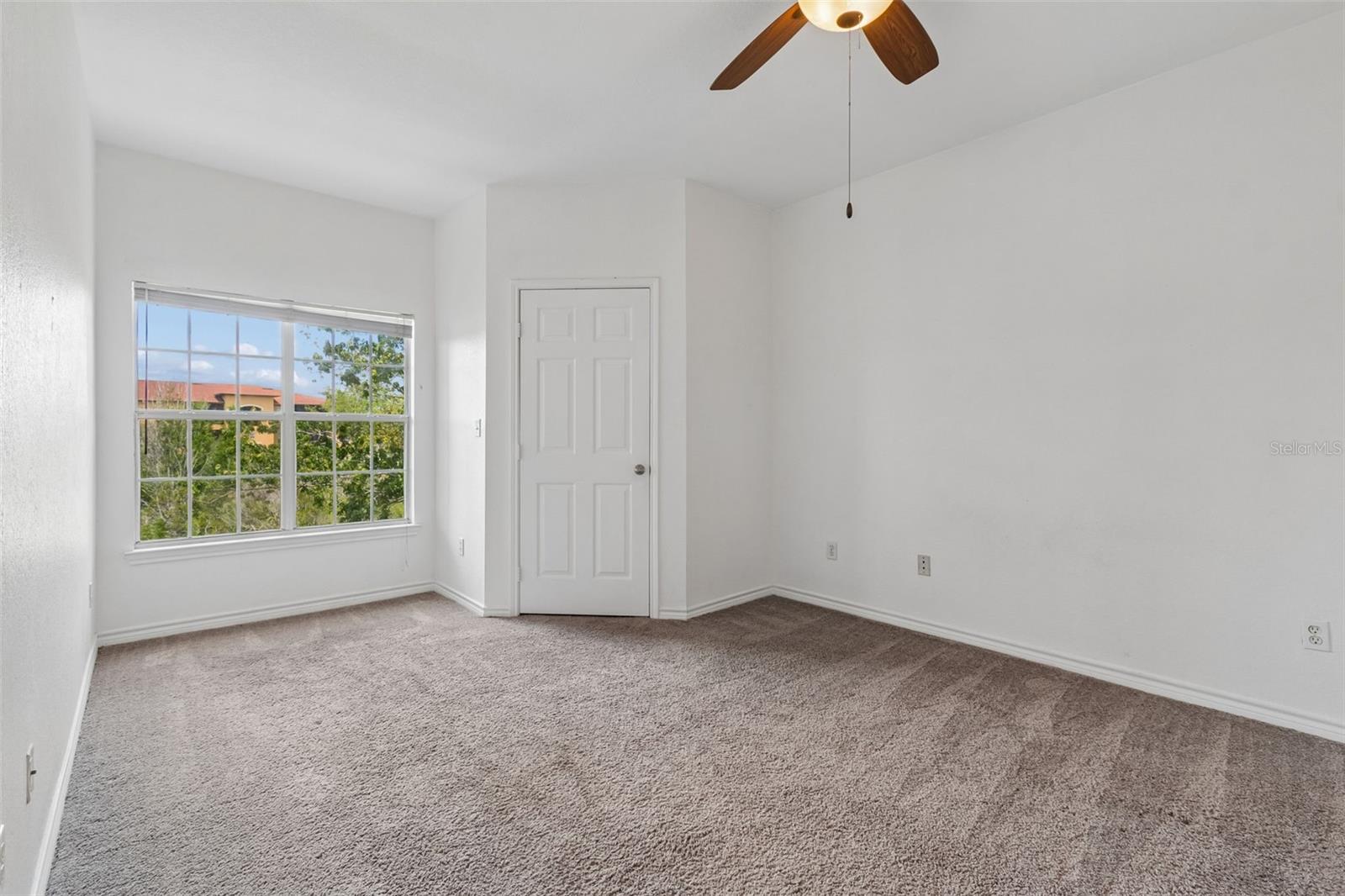 Image 14 of 36 For 4304 Bayside Village Drive 204