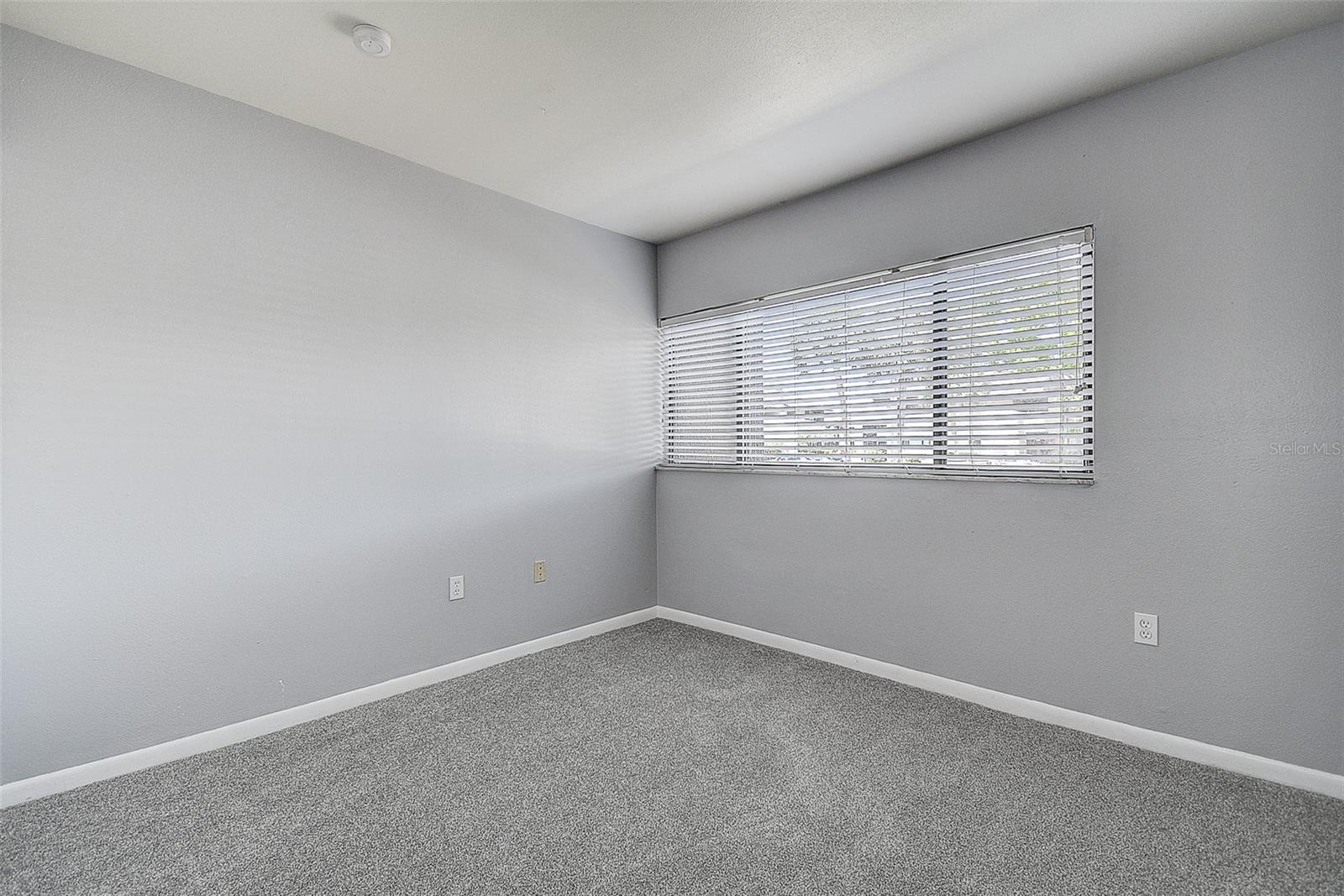 Image 23 of 47 For 860 Village Drive N 106