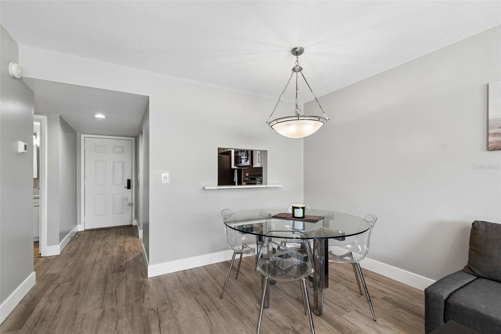 Image 11 of 30 For 2460 Northside Drive 604