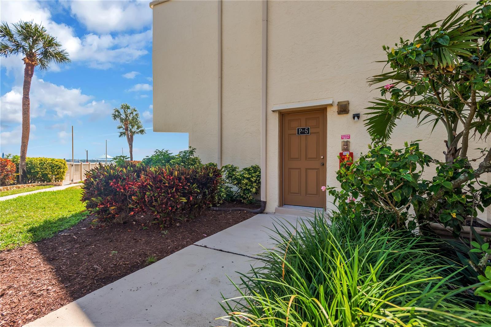 Image 13 of 43 For 7520 Sunshine Skyway Lane S P5