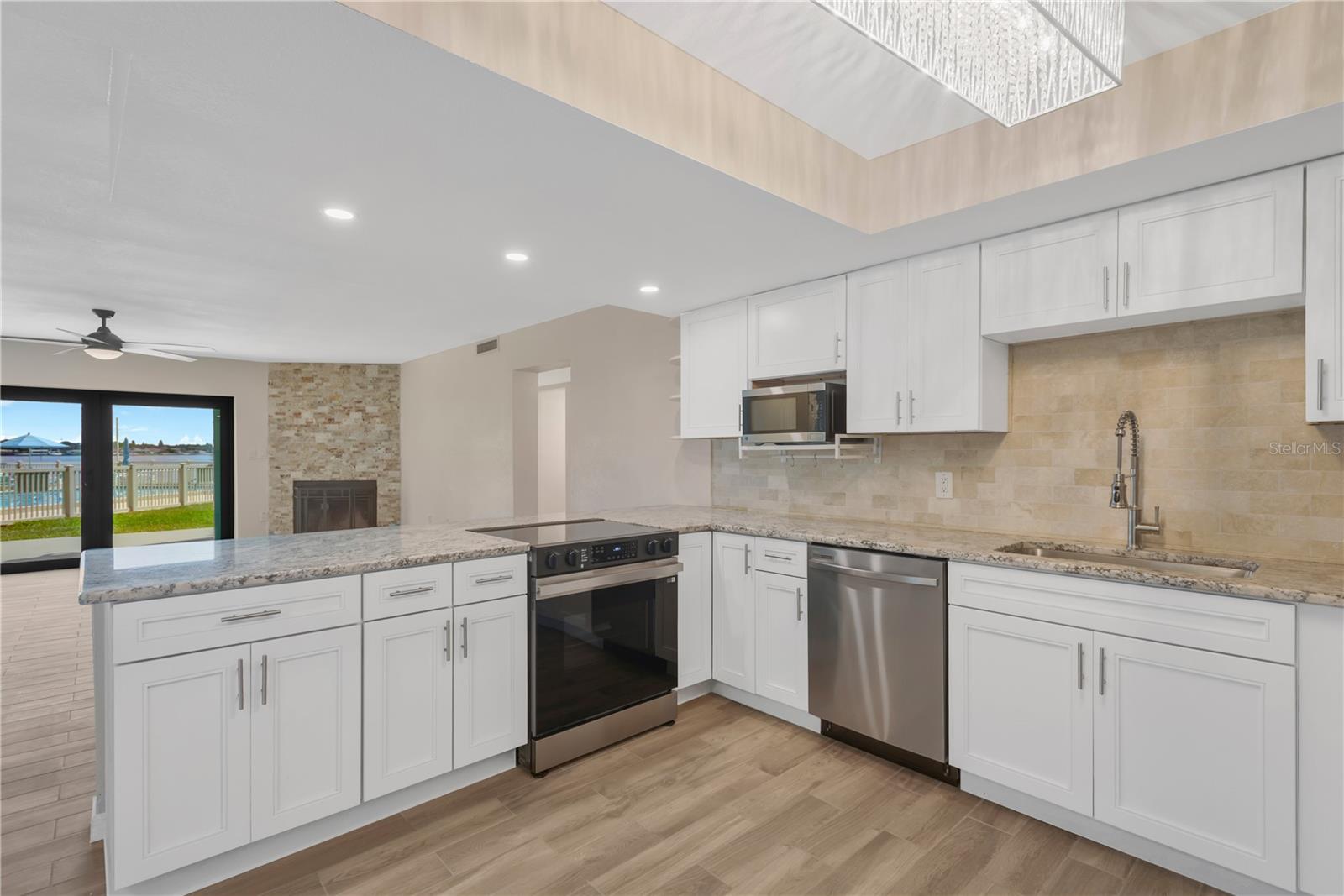 Image 17 of 43 For 7520 Sunshine Skyway Lane S P5