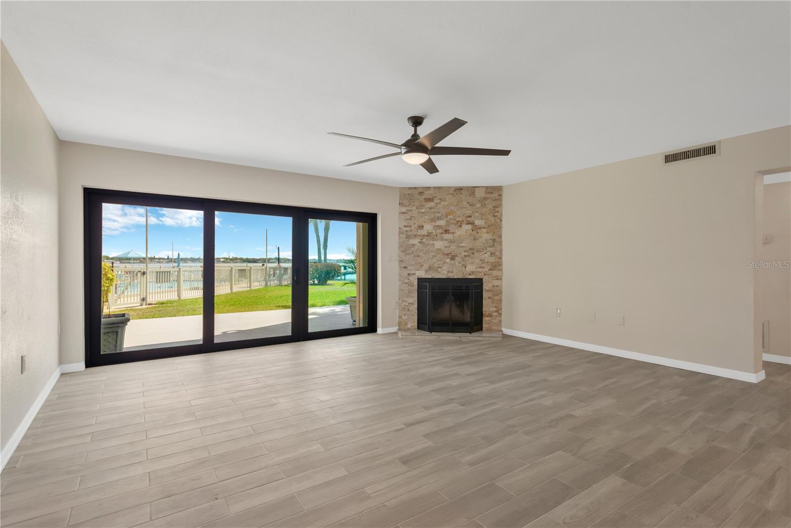 Image 20 of 43 For 7520 Sunshine Skyway Lane S P5
