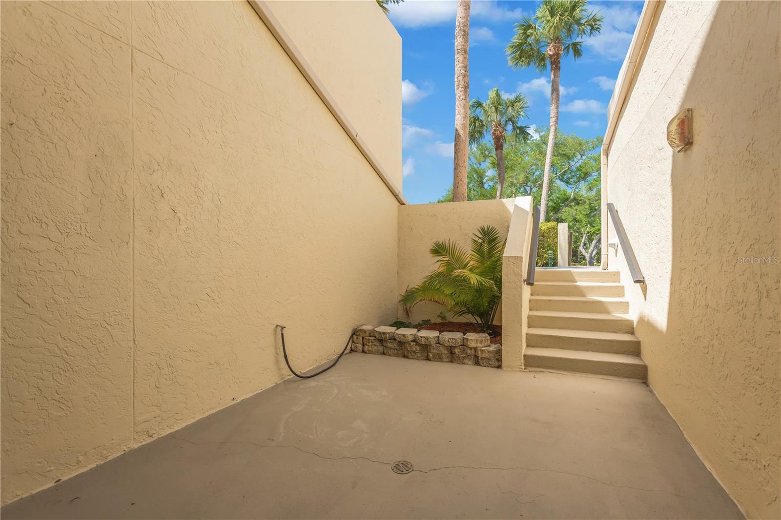 Image 9 of 43 For 7520 Sunshine Skyway Lane S P5