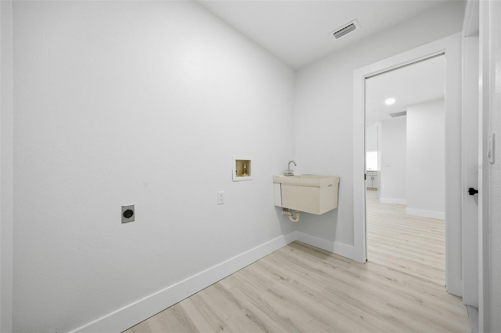 Image 34 of 50 For 1204 Moondale Court