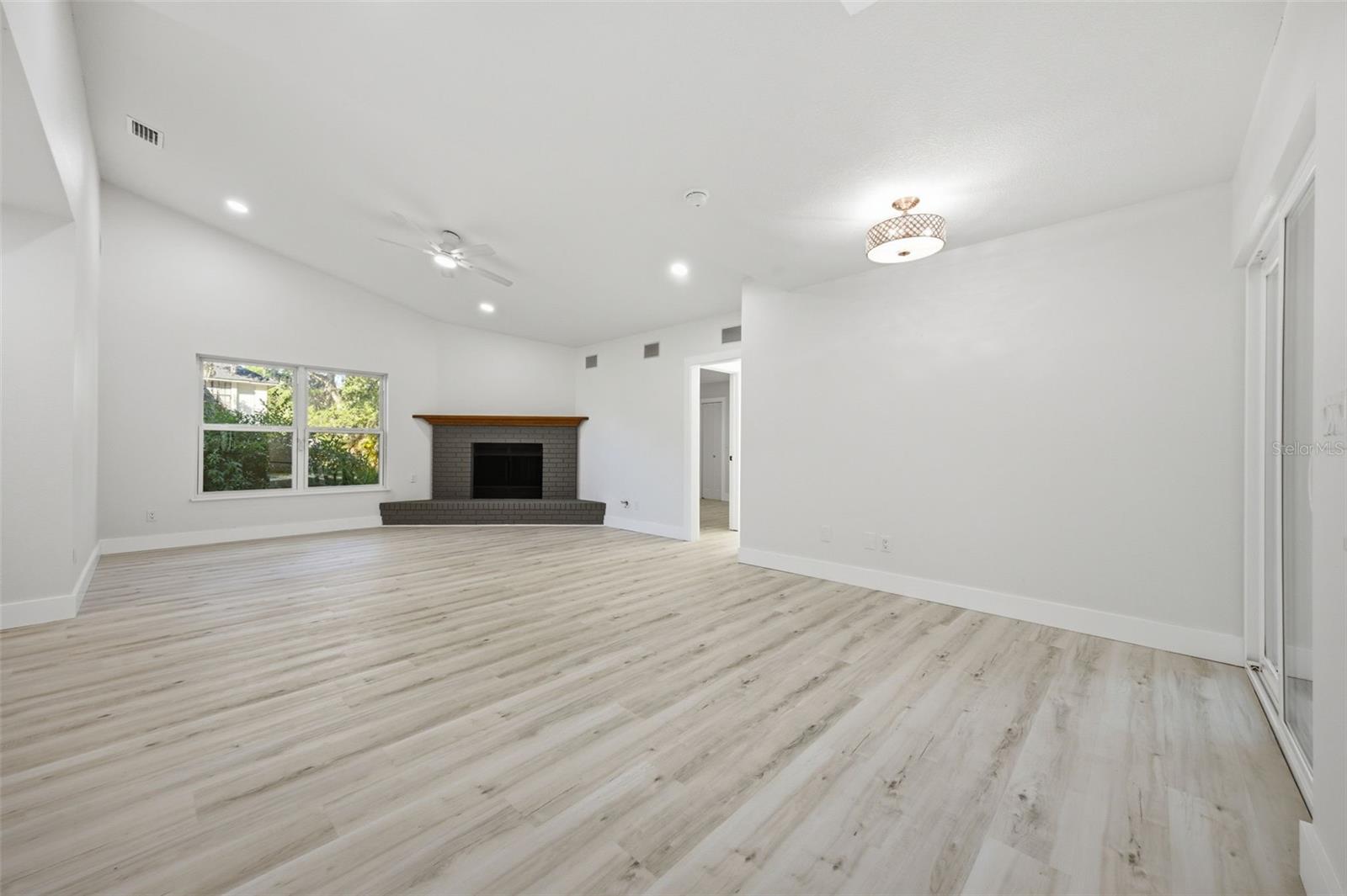 Image 8 of 50 For 1204 Moondale Court