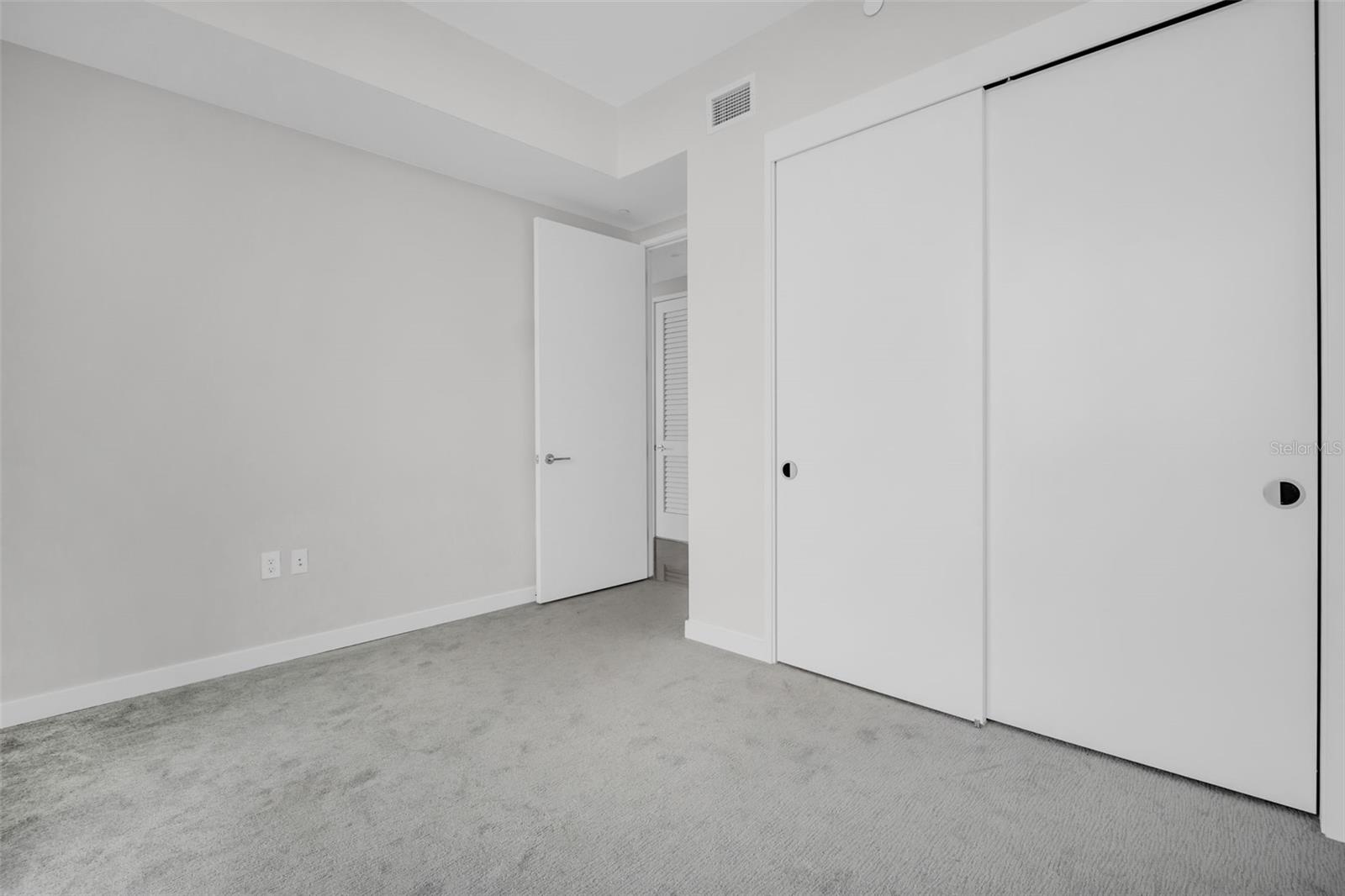 Image 37 of 78 For 400 Central Avenue 3002